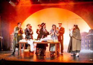 «Το Κοριτσάκι με τα Σπίρτα: Το Μιούζικαλ»: Το μαγικό παραμύθι στο θέατρο Αθηνών