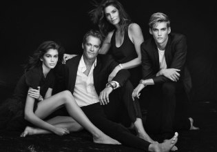 «Έχω δει 15 ψυχιάτρους, ζητάω βοήθεια»: Ο γιος της Σίντι Κρόφορντ, τα ψυχοφάρμακα και το επικίνδυνο Χόλιγουντ – Συγκλονιστικό βίντεο