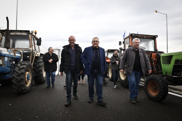 Το ΚΚΕ ανεβαίνει στα τρακτέρ των αγροτών και ο Κουτσούμπας δηλώνει παρών ως αντίπαλος της κυβέρνησης