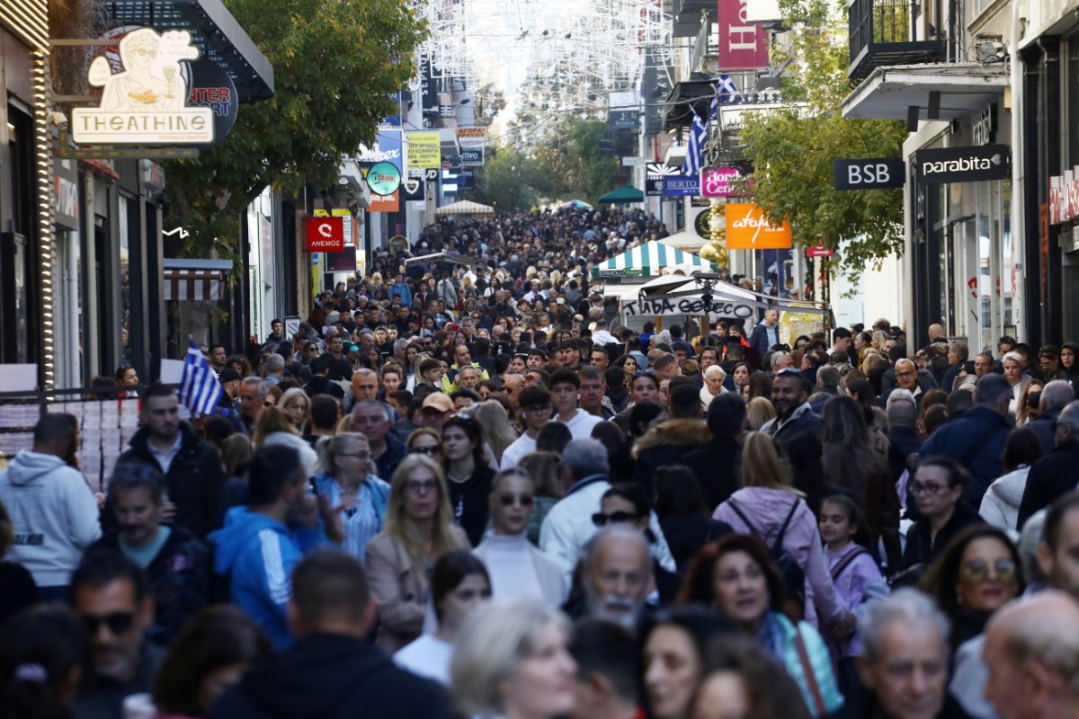 «Πρεμιέρα» την Πέμπτη για το εορταστικό ωράριo – Ποιες Κυριακές θα είναι ανοιχτά τα καταστήματα