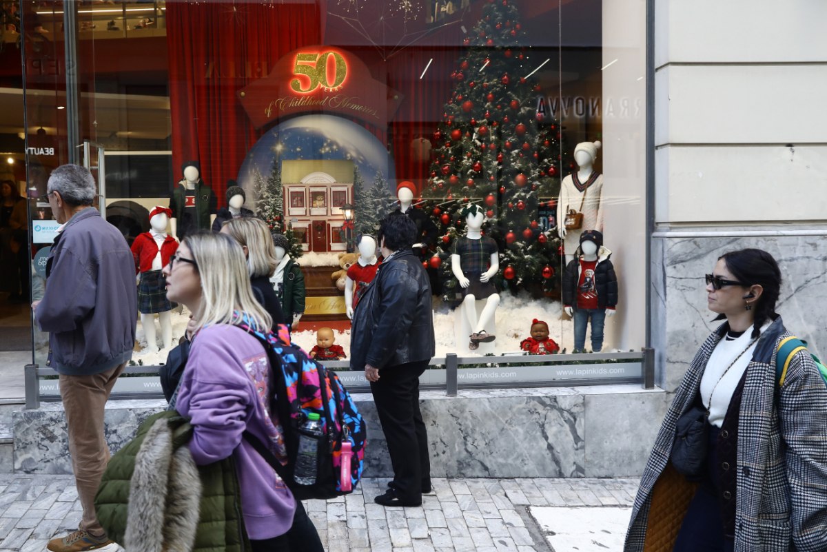 Χριστούγεννα: Πότε ξεκινά το εορταστικό ωράριο – Ποιες Κυριακές θα είναι ανοιχτά τα καταστήματα