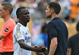 Ανατροπή στη Ρεάλ Μαδρίτης: Οι οπαδοί στηρίζουν τον Τσάμπι Αλόνσο και είναι κατά του Βινίσιους