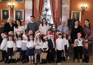 Η Βουλή πλημμύρισε με κάλαντα και παραδοσιακούς χορούς από όλη την Ελλάδα