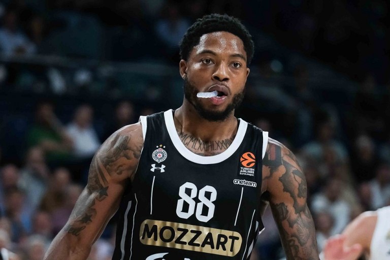 Φανταστικός ο Ταϊρίκ Τζόουνς, αλλά η Παρτίζαν έχασε από την Βαλένθια (86-73)