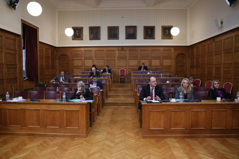 Νέα Αριστερά: Το Μαξίμου «ρίχνει μαύρο» στην Βουλή καταργώντας την ζωντανή τηλεοπτική μετάδοση των εξεταστικών