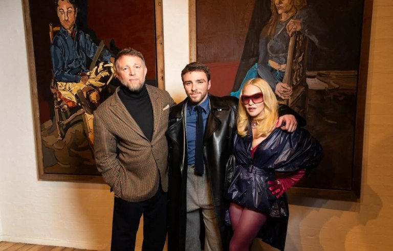 Η Μαντόνα αφαιρεί τον πρώην σύζυγό της, Γκάι Ρίτσι, από τις πρόσφατες οικογενειακές φωτογραφίες