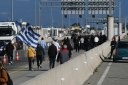 Αγρότες: Προς τη γέφυρα Ρίου – Αντιρρίου οι κινητοποιήσεις – Κλούβα των ΜΑΤ μπλόκαρε και ασθενοφόρα