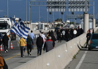Αγρότες: Προς τη γέφυρα Ρίου – Αντιρρίου οι κινητοποιήσεις – Κλούβα των ΜΑΤ μπλόκαρε και ασθενοφόρα