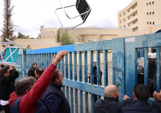 Ταξί: Χημικά στο υπουργείο Μεταφορών – Οι αυτοκινητιστές ζητούν συνάντηση με τον Κυρανάκη