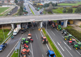 Σε θέσεις μάχης οι αγρότες: Συσκέψεις στα μπλόκα, αποφάσεις μέσα στο Σαββατοκύριακο – Αγωνία στο Μαξίμου