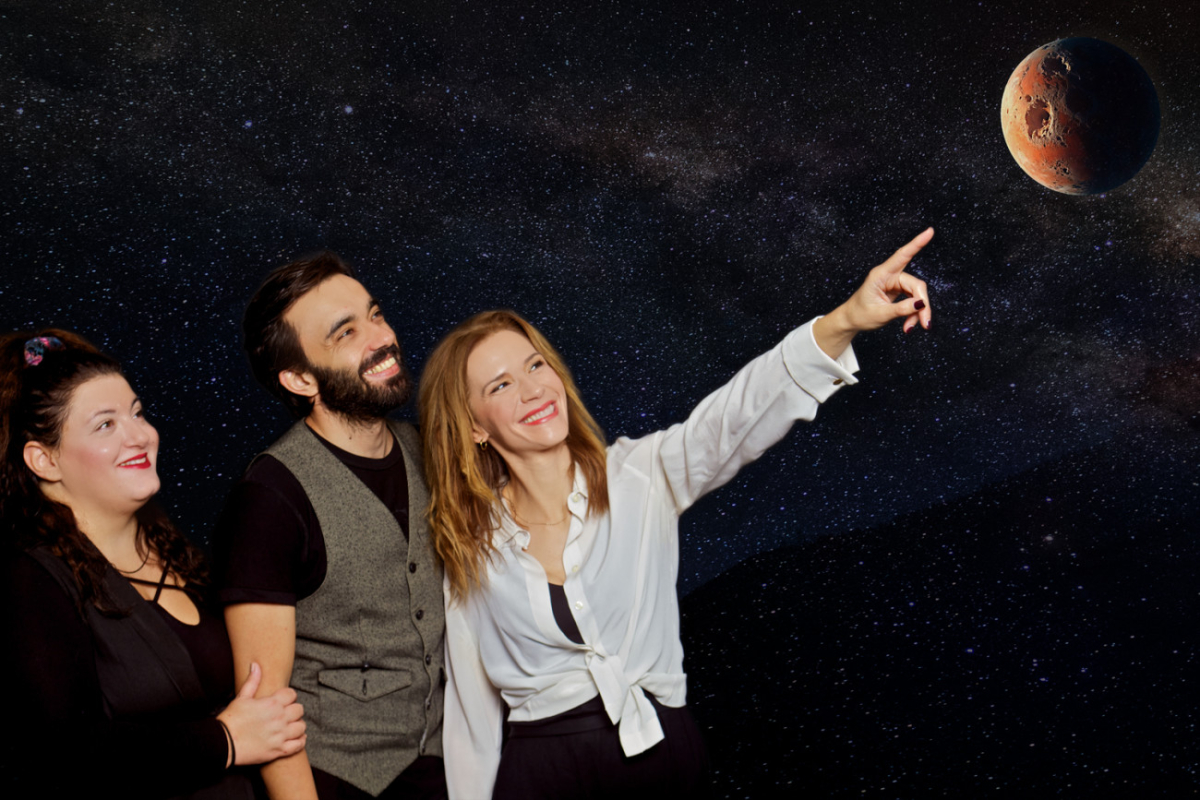 H «Κέλλυ», μια αυτοσαρκαστική και συγκινητική ιστορία ενηλικίωσης της Βασιλικής Βλάχου έρχεται στο Θέατρο 104