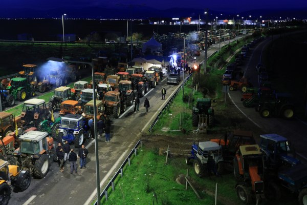 Στα άκρα η σύγκρουση κυβέρνησης και αγροτών – Σκληρή καταστολή ενάντια στο πανελλαδικό άπλωμα των μπλόκων