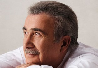 Αλ Τσαντίρι Νιουζ: Ο Λάκης Λαζόπουλος παίρνει το όπλο του