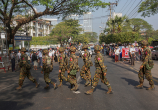 Η στρατιωτική χούντα της Μιανμάρ συλλαμβάνει εκατοντάδες πολίτες με το πρόσχημα της «διατάραξης« των εκλογών
