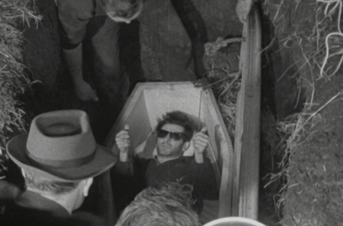 Ο ξεχασμένος Ιρλανδός: Ο Μικ Μίνι έθαψε τον εαυτό του ζωντανό για 61 ημέρες αναζητώντας φήμη και χρήμα