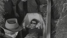 Ο ξεχασμένος Ιρλανδός: Ο Μικ Μίνι έθαψε τον εαυτό του ζωντανό για 61 ημέρες αναζητώντας φήμη και χρήμα