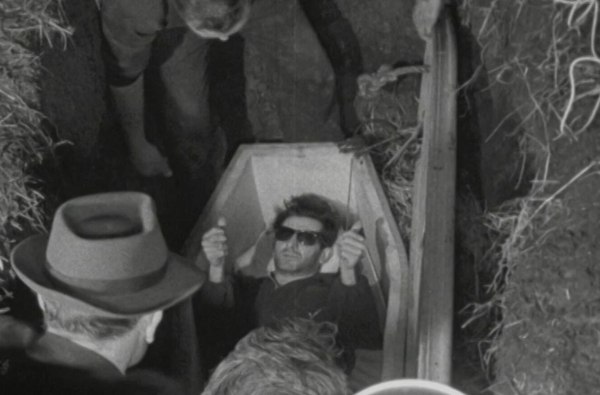 Ο ξεχασμένος Ιρλανδός: Ο Μικ Μίνι έθαψε τον εαυτό του ζωντανό για 61 ημέρες αναζητώντας φήμη και χρήμα