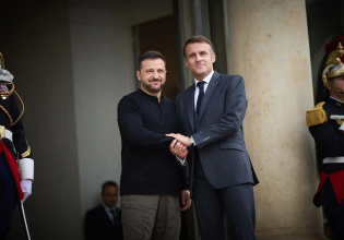 Μακρόν: Την ανάγκη να δοθούν στο Κίεβο ισχυρές εγγυήσεις ασφαλείας υπογράμμισε σε τηλεφωνική επικοινωνία με τον Ζελένσκι