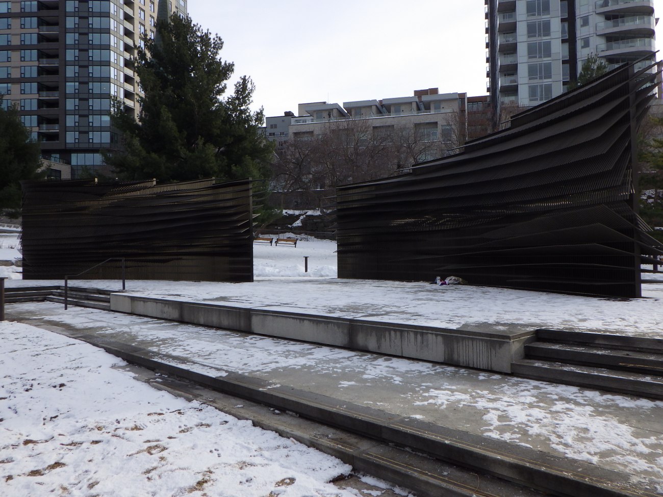 Το μνημείο για τα «θύματα του κομμουνισμού» στον Καναδά θα μείνει άδειο – Εκατοντάδες ονόματα αποδείχθηκαν Ναζί και φασίστες