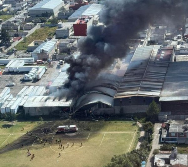 Πτώση αεροπλάνου στο Μεξικό, φόβοι για τουλάχιστον δέκα νεκρούς – Τρομακτικό βίντεο