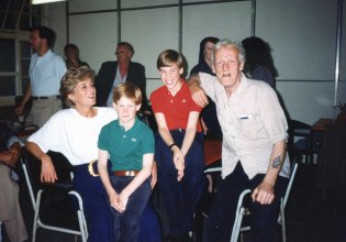 Από την Νταϊάνα στον πρίγκιπα Τζορτζ: Η αστεγία στην επικοινωνιακή πολιτική του Παλατιού – «Προσφορά ή πλυντήριο;»