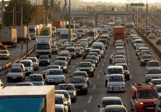 Η κίνηση στους δρόμους – Στο κόκκινο ο Κηφισός, συμφόρηση σε Κατεχάκη και Κηφισίας