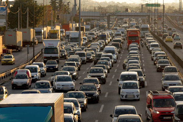 Η κίνηση στους δρόμους – Στο κόκκινο ο Κηφισός, συμφόρηση σε Κατεχάκη και Κηφισίας