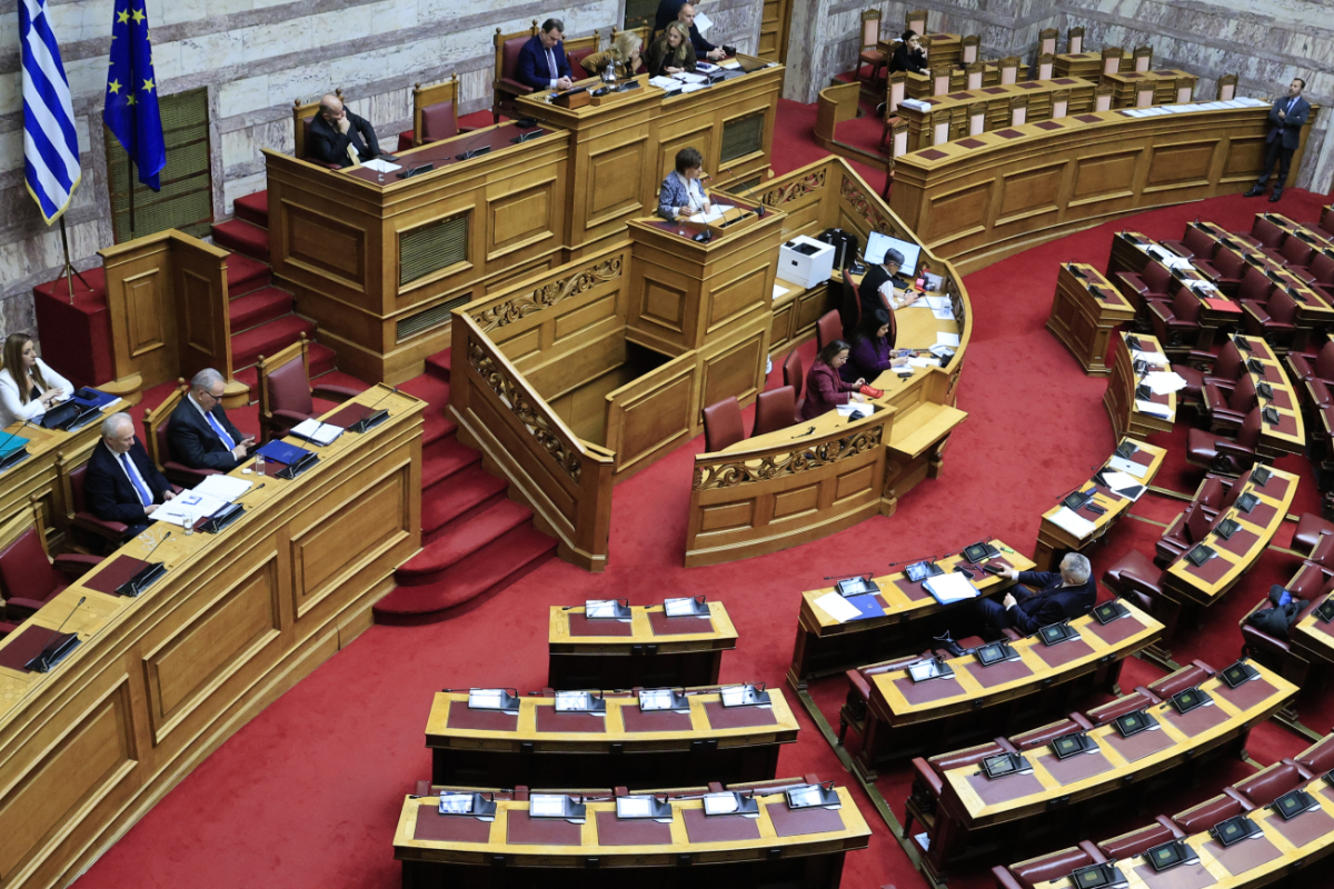 Βουλή: Υπερψηφίστηκε με 159 ψήφους το νομοσχέδιο για τη μετάβαση του ΟΠΕΚΕΠΕ στην ΑΑΔΕ
