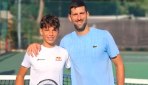 Ο Τζόκοβιτς αποθέωσε τον Παγώνη: «Θυμήσου αυτή την προπόνηση όταν κερδίσεις το πρώτο σου Grand Slam» (vid)