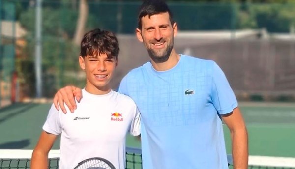 Ο Τζόκοβιτς αποθέωσε τον Παγώνη: «Θυμήσου αυτή την προπόνηση όταν κερδίσεις το πρώτο σου Grand Slam» (vid)