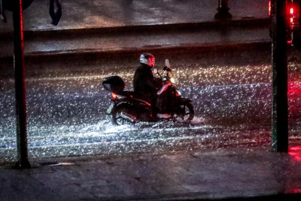 Κακοκαιρία Byron: Τι θα ισχύσει αύριο Παρασκευή για τις δημόσιες υπηρεσίες