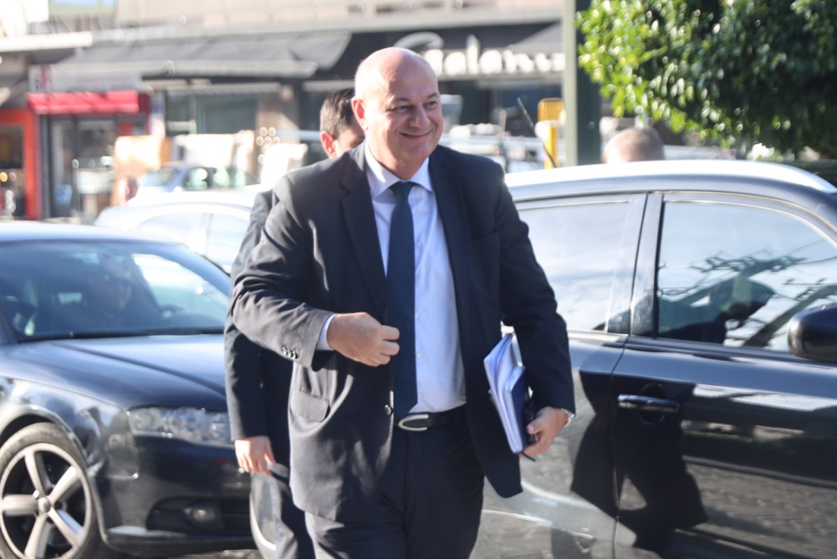 Χωρίς δεσμεύσεις και συγκεκριμένα μέτρα ο Τσιάρας καλεί τους αγρότες να συζητήσουν