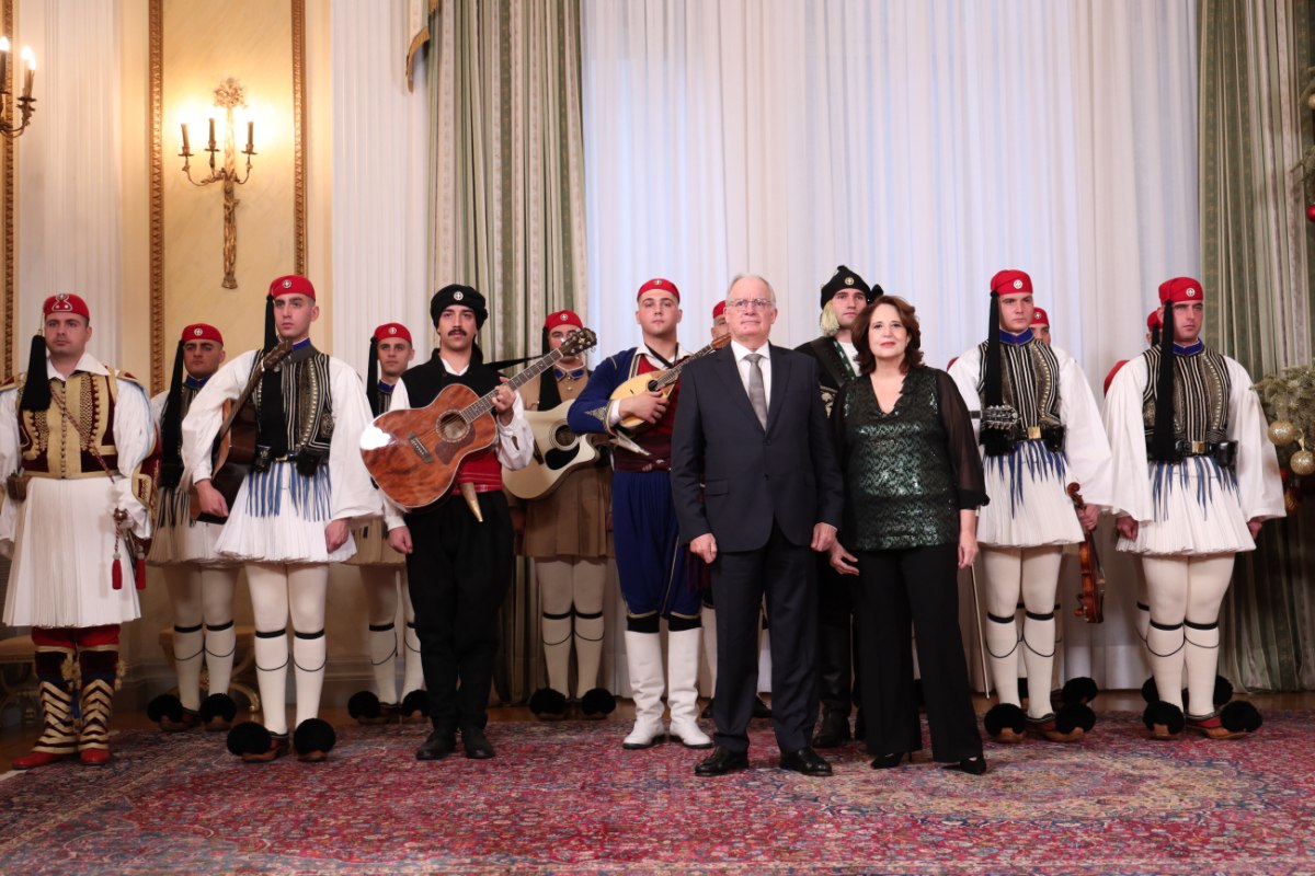 Προεδρικό Μέγαρο: Τα πρωτοχρονιάτικα κάλαντα στον Κωνσταντίνο Τασούλα
