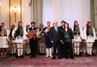 Προεδρικό Μέγαρο: Τα πρωτοχρονιάτικα κάλαντα στον Κωνσταντίνο Τασούλα