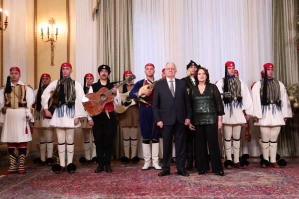 Προεδρικό Μέγαρο: Τα πρωτοχρονιάτικα κάλαντα στον Κωνσταντίνο Τασούλα