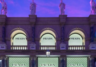 Η νέα μπουτίκ της Prada στο Λας Βέγκας μοιάζει με τον Παρθενώνα – Υπερβολή, θα έλεγε κανείς