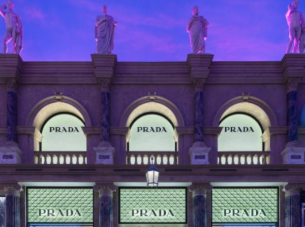 Η νέα μπουτίκ της Prada στο Λας Βέγκας μοιάζει με τον Παρθενώνα – Υπερβολή, θα έλεγε κανείς