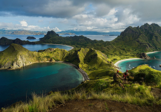 Ναυάγιο τουριστικού σκάφους στην Ινδονησία: Αγνοείται τετραμελής οικογένεια από την Ισπανία
