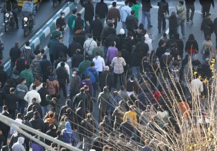 Ιράν: Η Μοσάντ καλεί τους Ιρανούς να βγουν στους δρόμους και τους διαβεβαιώνει ότι «βρίσκεται εκεί μαζί τους»