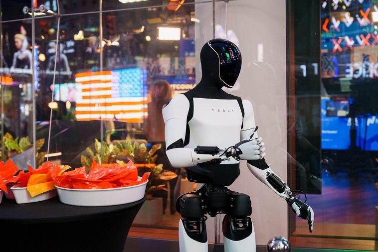 O Μασκ οραματίζεται τα ρομπότ αλλά μπορεί να τον προλάβει η Κίνα