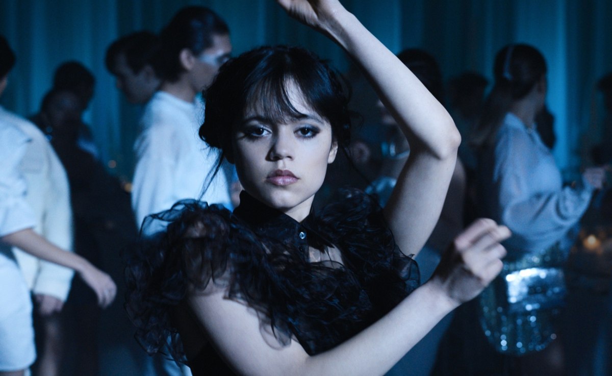 Χορεύοντας τη νοσταλγία: Τα τραγούδια που αγαπήσαμε ξανά μέσα από τη μικρή οθόνη