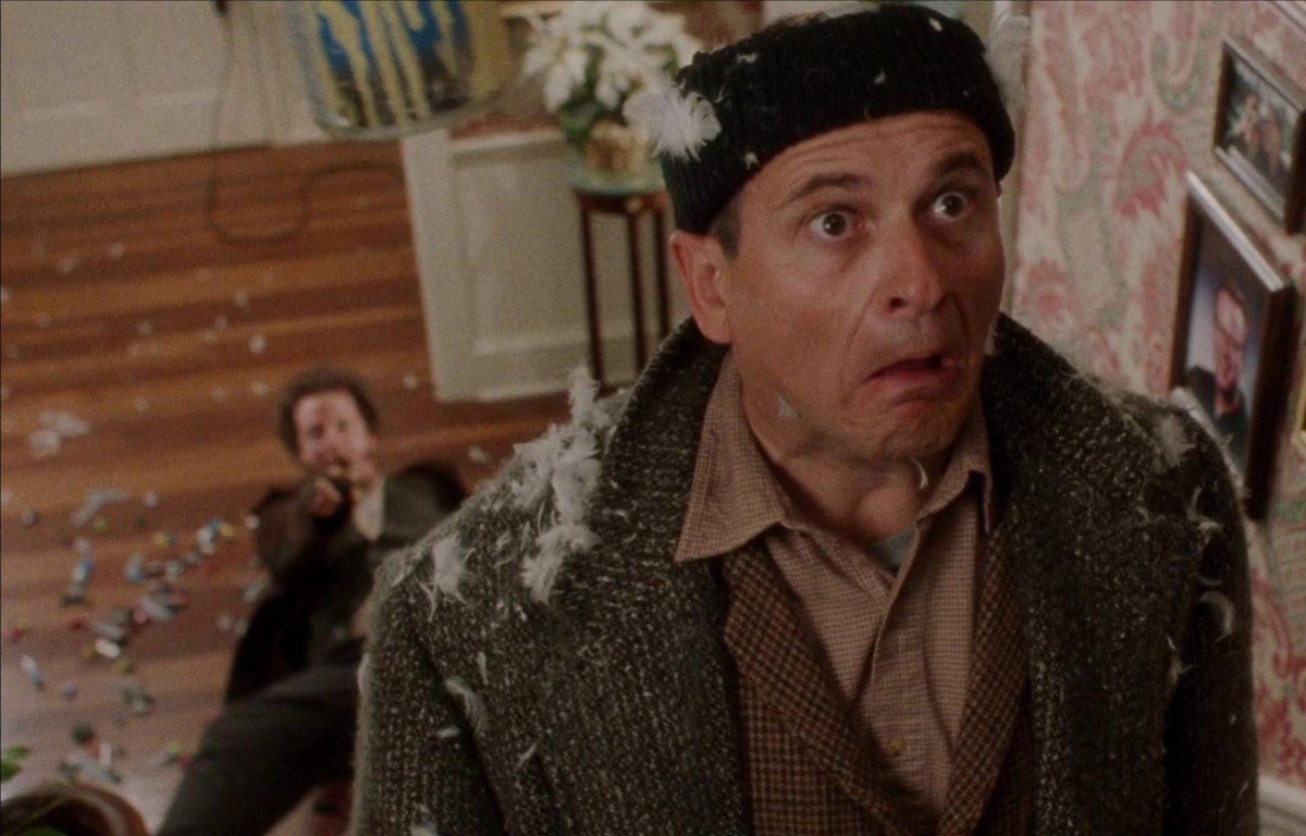 Γιατί οι ληστές του «Μόνος Στο Σπίτι» δεν θα επιβίωναν ούτε πέντε λεπτά στον πραγματικό κόσμο;