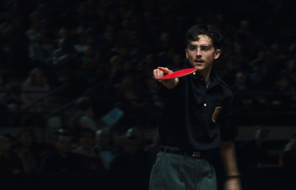 Όταν το πινγκ πονγκ ήταν νύχτα, χρήμα και τζόγος – Η αληθινή ιστορία πίσω από τον μύθο του «Marty Supreme»