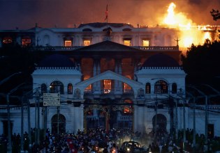 Το 2025 η Gen Z τα ‘βαλε με  την εξουσία – Τι θα ακολουθήσει;