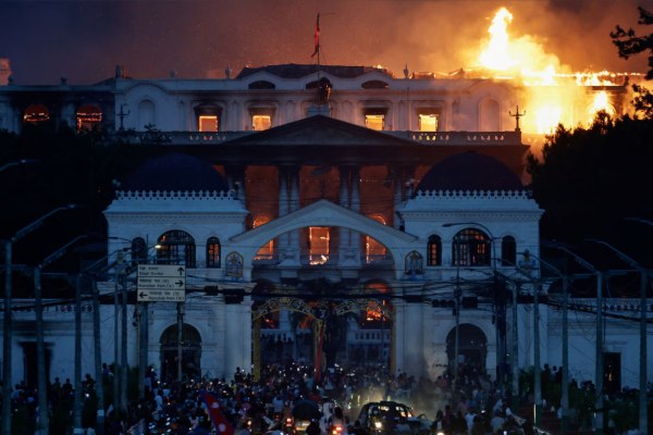 Το 2025 η Gen Z τα ‘βαλε με την εξουσία – Τι θα ακολουθήσει;