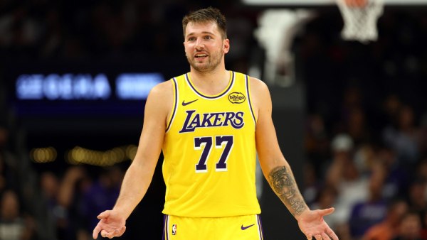 «Τρένο» οι Θάντερ με 20 νίκες (115-123) – Ασταμάτητοι Ντόντσιτς-Ριβς στη νίκη των Λέικερς (133-121)