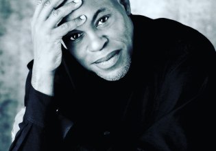 Νεκρός ο διάσημος βαρύτονος Τζούμπιλαντ Σάικς μετά από πολλαπλές μαχαιριές – Συνελήφθη ο γιος του για την δολοφονία του