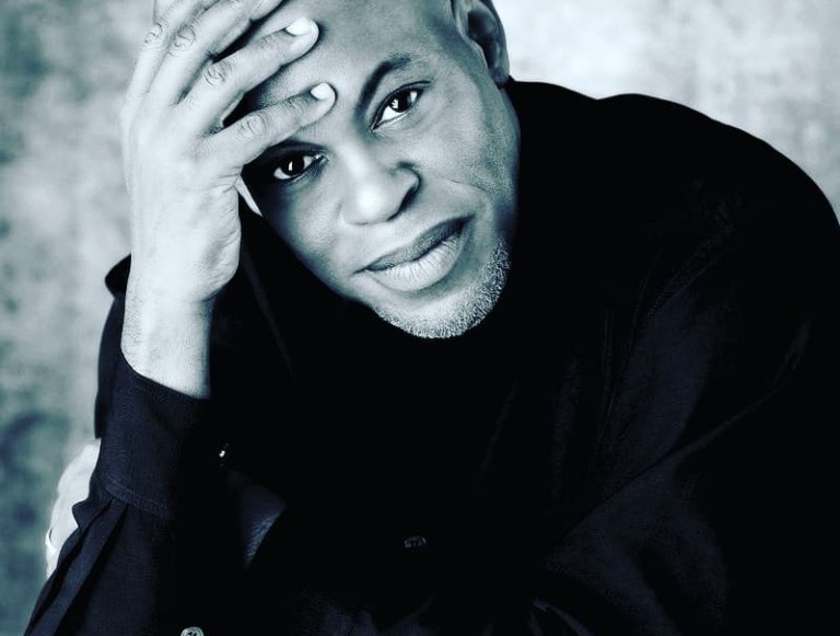 Νεκρός ο διάσημος βαρύτονος Τζούμπιλαντ Σάικς μετά από πολλαπλές μαχαιριές – Συνελήφθη ο γιος του για τη δολοφονία του