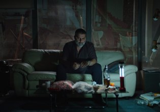 Η χρεωμένη Ελλάδα πάει στο σινεμά (να δει τη Σπασμένη Φλέβα)