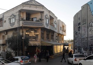 Το ξενοδοχείο του Banksy στην Βηθλεέμ ανοίγει ξανά «για να διηγηθεί την ιστορία της Παλαιστίνης»